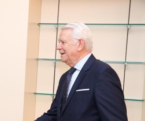 وزير خارجية رومانيا يعلن انضمام بلاده لمنطقة اليورو بحلول 2022 