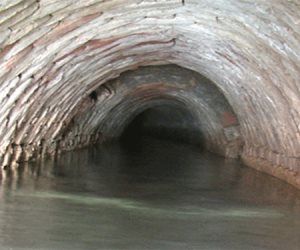 ظهور قنوات مائية بمنطقة آثرية بالدقهلية يثير الجدل