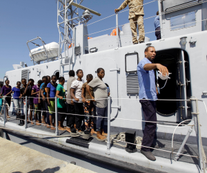 مسئول ليبي: تراجع عدد المهاجرين الليبيين المحتجزين فى البلاد