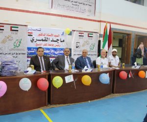 جامعة كفر الشيخ تهدي ملابس العيد والشنط المدرسية لأبناء العاملين (صور)