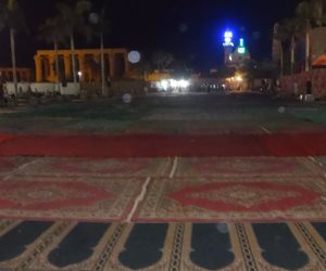 تجهيز وفرش ساحات صلاة عيد الأضحى بمدينة الأقصر (صور)