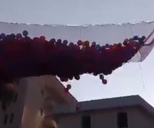 «البالونات» تغطي رؤس المصلين في بنها (فيديو وصور)