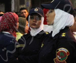 انتشار عناصر الشرطة النسائية أمام دور السينما لحماية الفتيات من التحرش (صور)
