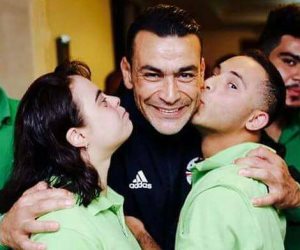 الملائكة الصغار زاروا منتخب الفراعنة ببرج العرب ودعوا لهم