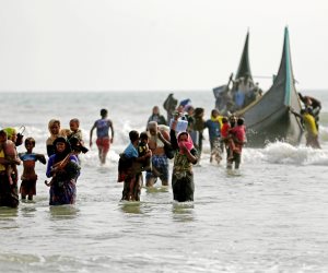 غرق مركب يقل لاجئين روهينغا قرب ساحل بنجلادش وفقدان العشرات