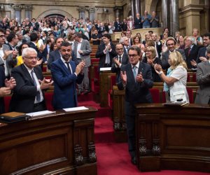 برلمان كاتالونيا يتبنى قانونا لاستفتاء حول تقرير المصير في الاقليم الإسباني