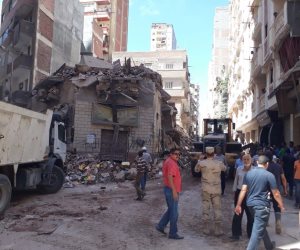  استمرار أعمال التنقيب عن جثث تحت انقاض عقار الإسكندرية (صور و فيديو)