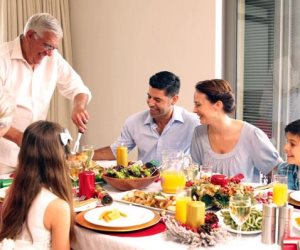 "لمة العيلة والخمس لبانات كانت بربع جنية" مغردون يردون على #زمان_حلو_عشان