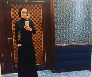 المتحدثة باسم الخارجية الروسية ترتدي الزي الإسلامي خلال زيارتها للسعودية