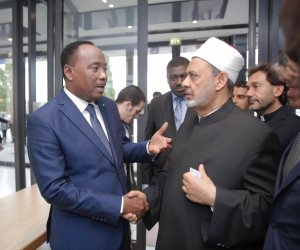 رئيس النيجر يلتقي شيخ الأزهر خلال مشاركته بمؤتمر السلام العالمي بألمانيا