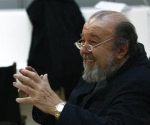وفاة مؤسس فرقة شكسبير الملكية البريطانية عن عمر يناهز 86 عام