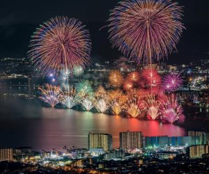 اليابان تختم فعاليات الصيف بمهرجانات الألعاب النارية (صور)