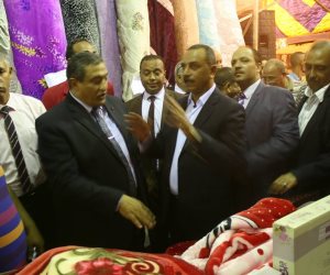 نائب محافظ القاهرة يتفقد  مهرجان التسوق بسوق احمد حلمى 