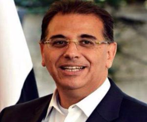 سفير مصر بتونس يرتدي «تي شيرت» الأهلي قبل مواجهة النجم الساحلي