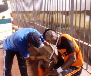 إصابة لاعب المنصورة بخلع في الكتف ونقله إلى المستشفى (صور)