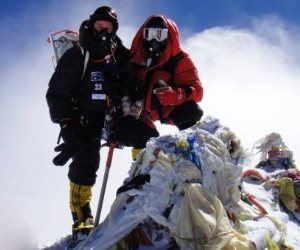 نيبال سترسل بعثة لقياس ارتفاع قمة إيفرست لحسم الجدل بشأنه