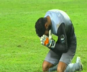 شربف إكرامي ينهار من البكاء بعد صعود الأهلي لنصف نهائي دوري الأبطال (فيديو)  