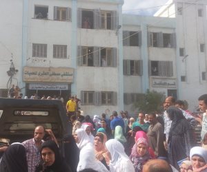 إضراب 42 ممرضة عن العمل بمستشفى بيلا المركزي اعتراضاً على نقلهن.. واحتجاز رئيسة التمريض (صور) 