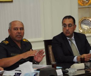 وزير الإسكان ومحافظ أسوان يتفقدان محطة معالجة الصرف الصحي بكيما