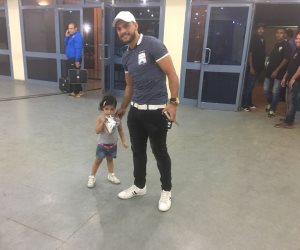 خالد قمر ونجلته يؤازران الزمالك أمام إنبي من مدرجات بترو سبورت (صورة)