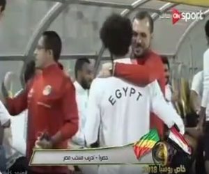 "ON Sport" تعرض لقطات من مصافحة محمد صلاح لزملائه بالمنتخب