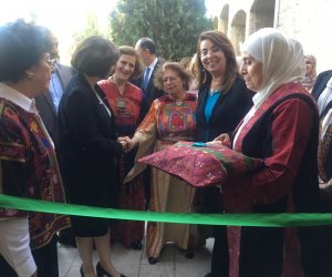 غادة والي تفتتح معرض التراث الفلسطيني الموجه لتمويل الدراسة الجامعية لشباب فلسطين (صور)