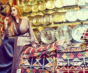 مصممة الأزياء "ليلى محمود" تقدم مجموعة جديدة من موديلات العباءة للمحجبات