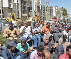 قيادات "المقاولين العرب" يشاركون العمال الصلاة بالعاصمة الإدارية الجديدة (صور)