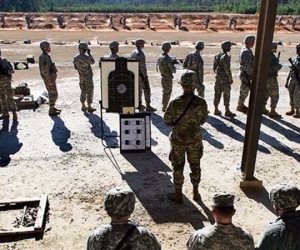 مقتل جنديين وإصابة 6 في حادث بمركز تدريب للجيش الأمريكي