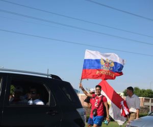 هنروح كأس العالم .. اعلام روسيا تنتشر بمحيط برج العرب تحفيزاً للاعبين