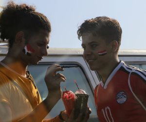 هنروح كأس العالم.. الجماهير تحتشد لاستاد برج العرب في الليلة الحمراء (صور وفيديو)