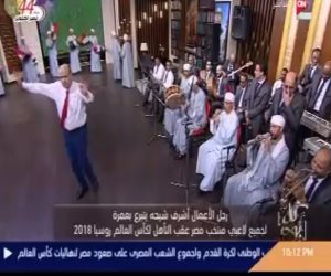 أشرف شيحه يهدي عمرة لكافة لأعبى المنتخب عقب الصعود لمونديال 2018