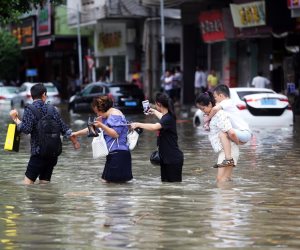 بسبب أمطار الصين..مصرع 23 شخصا و490 مليون دولار خسائر