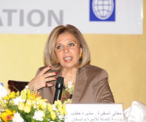 السفيرة مشيرة خطاب تعود إلى القاهرة بعد خوض معركة اليونسكو