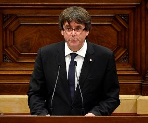 رئيس كتالونيا يشارك المظاهرات الرافضة لاعتقال قادة المعارضة