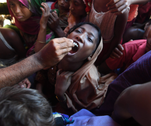 وصول مساعدات غذائية للروهينجا المسلمين المحاصرين في ميانمار