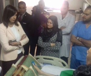 لفتة إنسانية من وزيرة الهجرة تجاه طالبة مصرية مريضة في السعودية (صور)