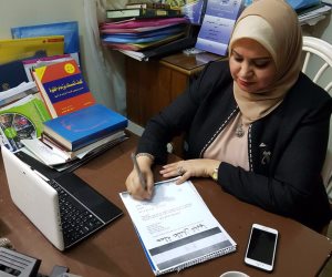 النائبة سولاف درويش توقع استمارة حملة "علشان تبنيها" لدعم ترشح السيسي للرئاسة