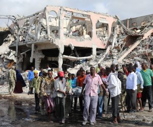ارتفاع الضحايا في تفجيرات مقديشو الصومالية لـ85 قتيلًا (صور) 