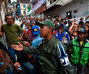 طوابير أمام مراكز الاقتراع في فنزويلا (صور)