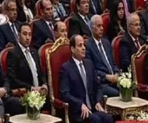 الرئيس السيسي يستمع لشرح عن المنطقة التكنولوجية بأسيوط