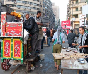 بالقانون.. حظر تواجد عربات الطعام المتنقلة أمام المحال