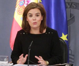 نائبة رئيس وزراء إسبانيا: زعيم كتالونيا سيفقد كل سلطاته بموافقة مجلس الشيوخ على الحكم المباشر