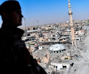 "قوات سوريا الديمقراطية" تشتبك مع داعش لاستعادة آخر منطقتين بالرقة من قبضتها