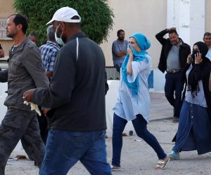 ألم وصدمة ودموع وحسرة.. أهالى ضحايا المهاجرين الغارقين فى تونس ينتظرون جثث ذويهم (صور)