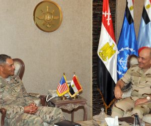 الفريق محمود حجازي يلتقي قائد القوات البرية للقيادة المركزية الأمريكية