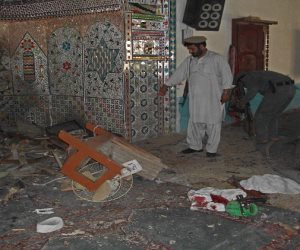 مقتل 30 شخصا في تفجير انتحاري داخل مسجد في أفغانستان