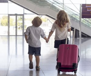 حالات يمنع فيها الطفل من السفر .. تعرف عليها