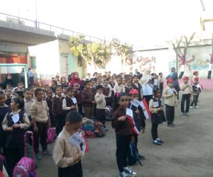 مدارس القاهرة تقف دقيقة حداد في طابور الصباح على أرواح شهداء حادث الواحات الإرهابي