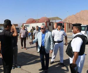 محافظ جنوب سيناء يتفقد الكمائن الأمنية بشرم الشيخ (صور)